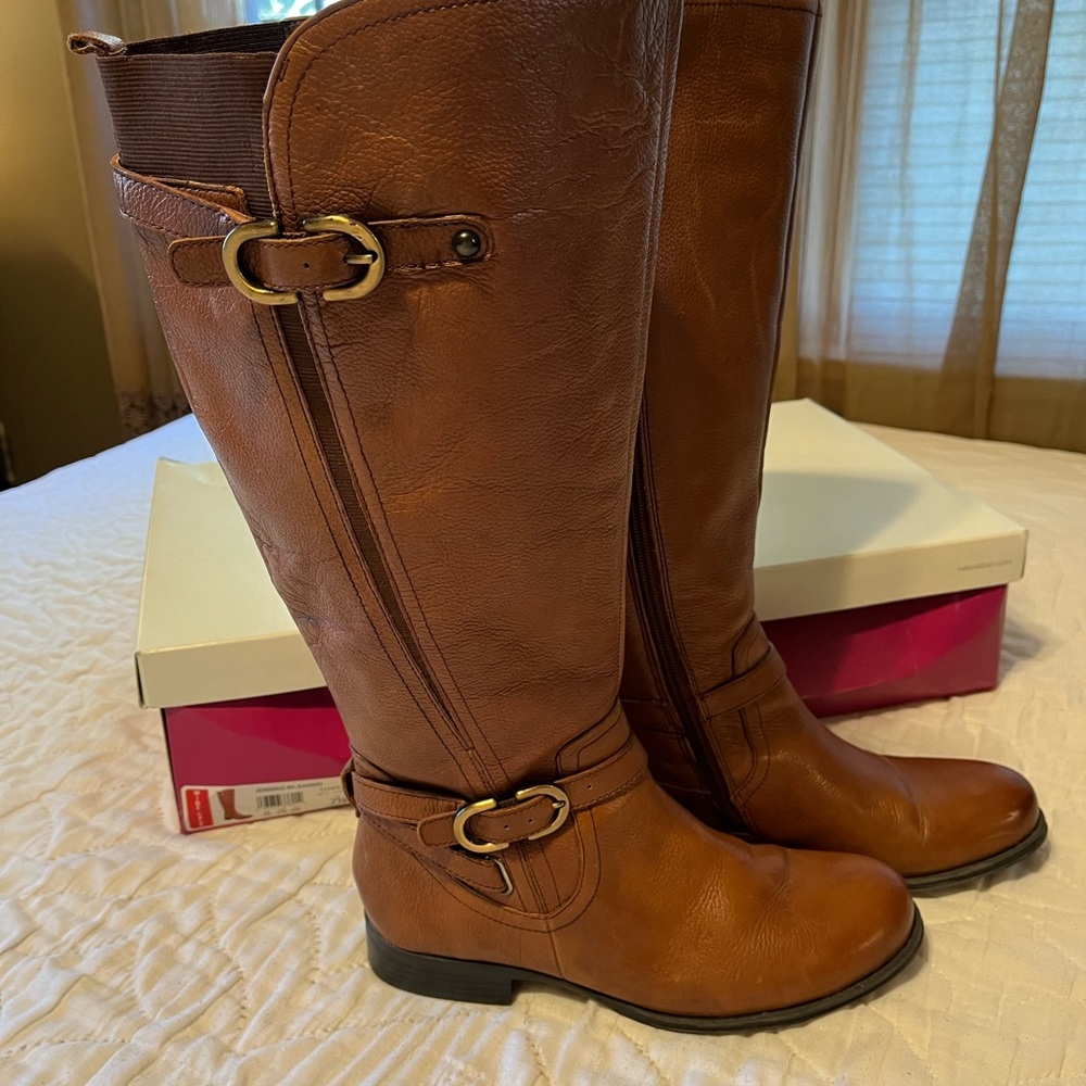 Naturalizer tan leather boots. Size 7 1/2 wide calf